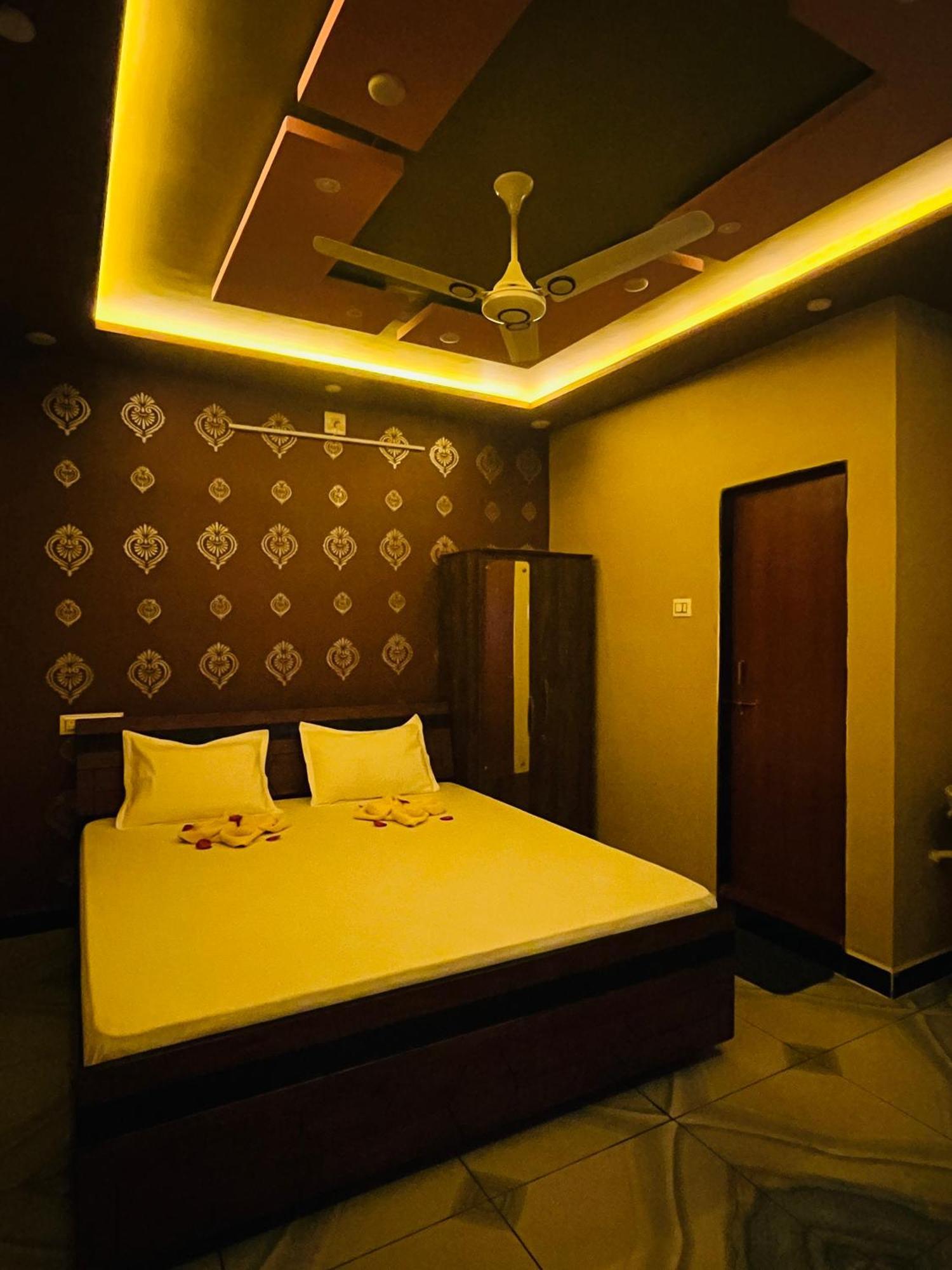 Garudeshwar Kamdhenu Home Stay מראה חיצוני תמונה