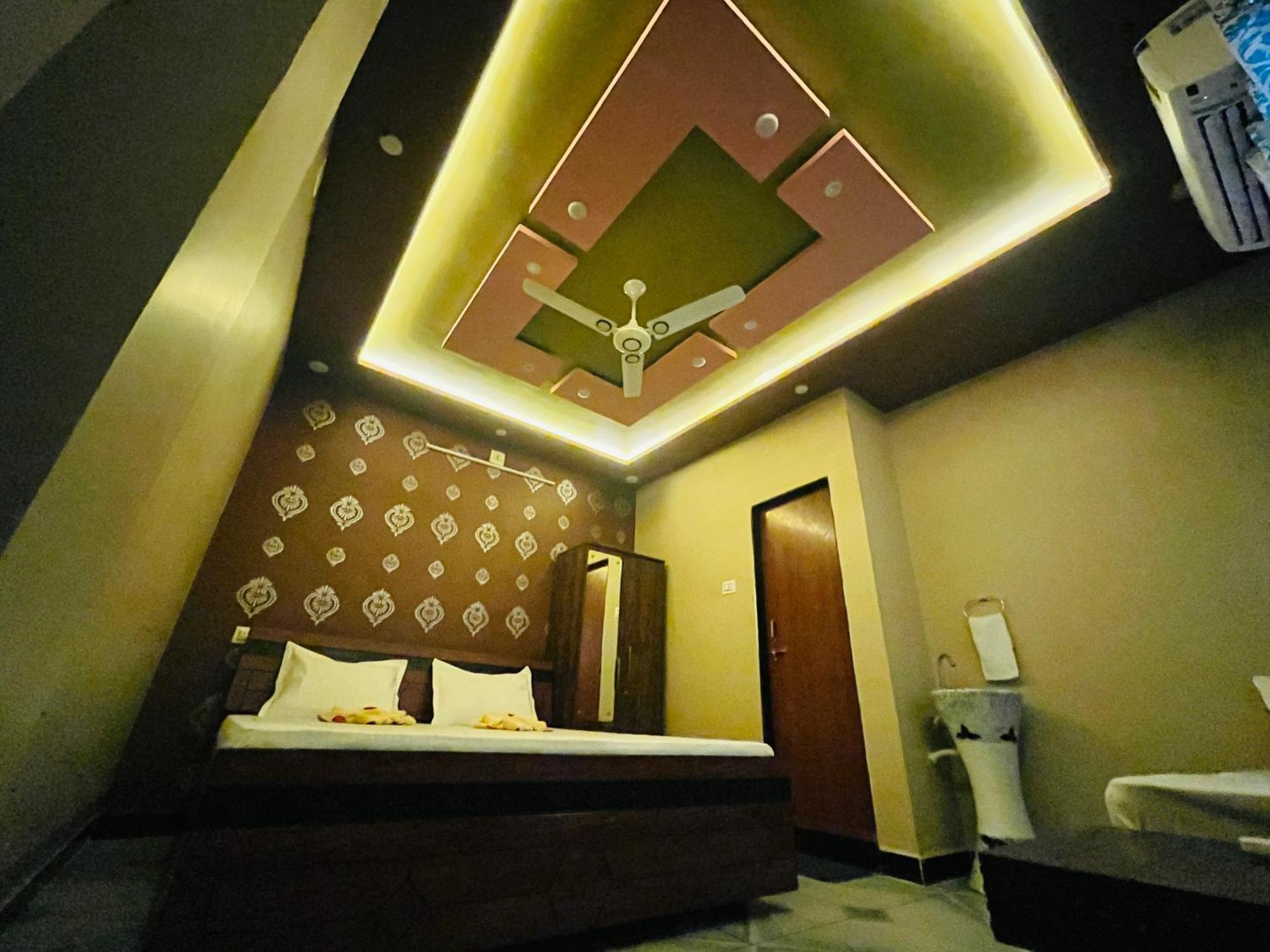 Garudeshwar Kamdhenu Home Stay מראה חיצוני תמונה