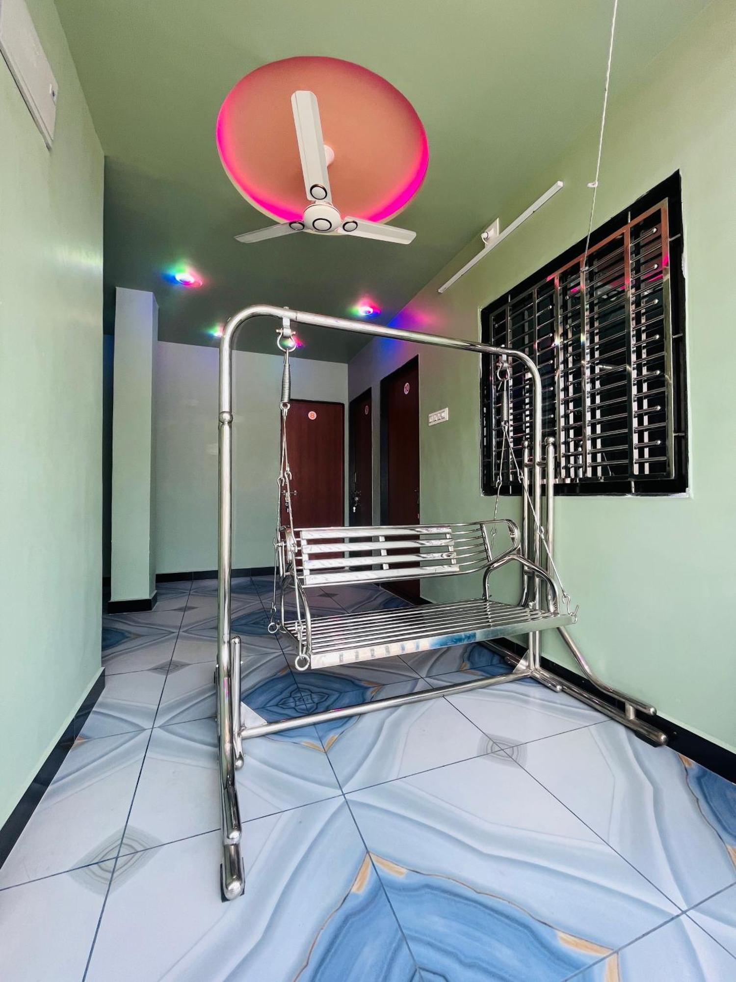 Garudeshwar Kamdhenu Home Stay מראה חיצוני תמונה